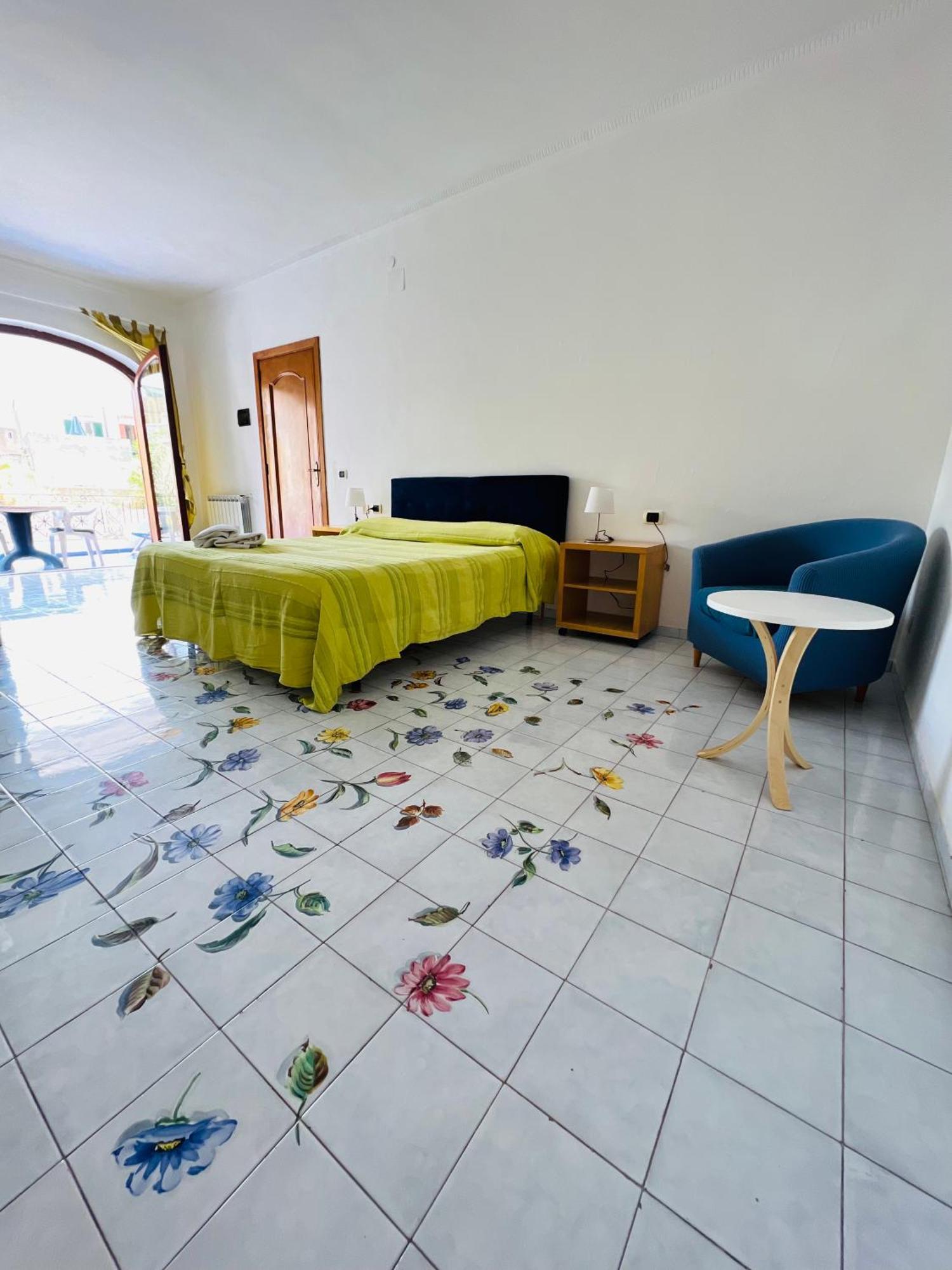 Villa Thomas Bb Conduzione Familiare Forio  Bilik gambar