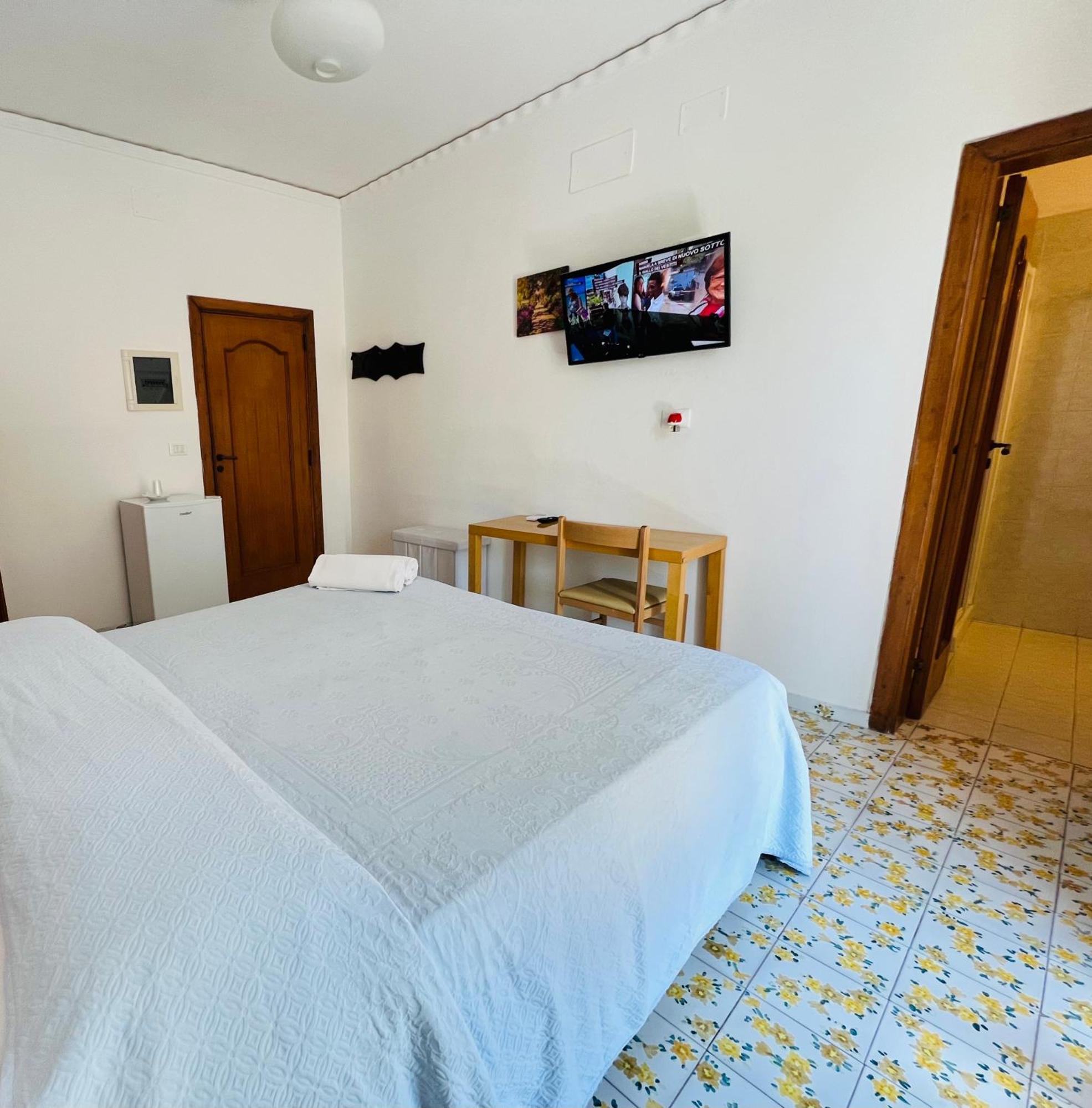 Villa Thomas Bb Conduzione Familiare Forio  Luaran gambar