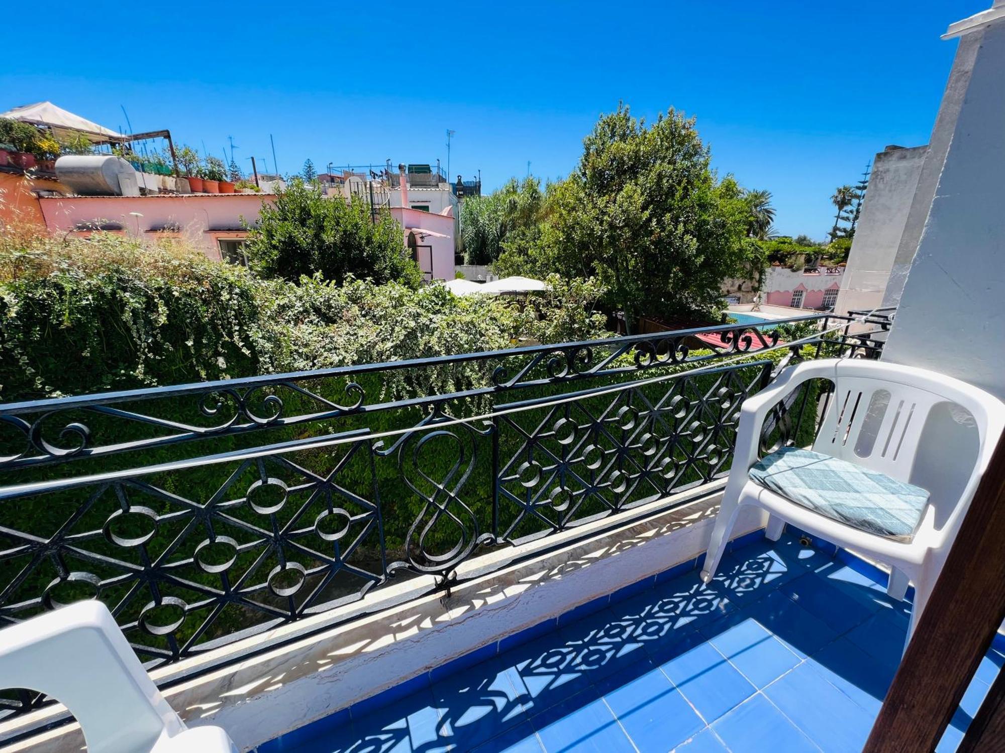 Villa Thomas Bb Conduzione Familiare Forio  Luaran gambar